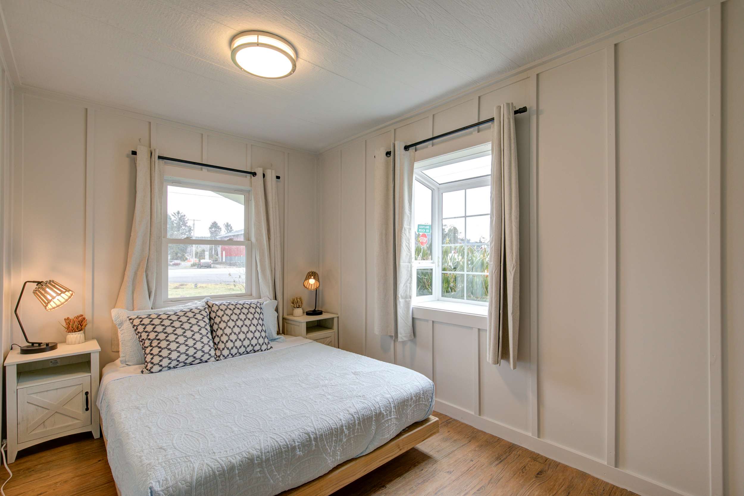 Cottage 12 kitchen with modern cabinets